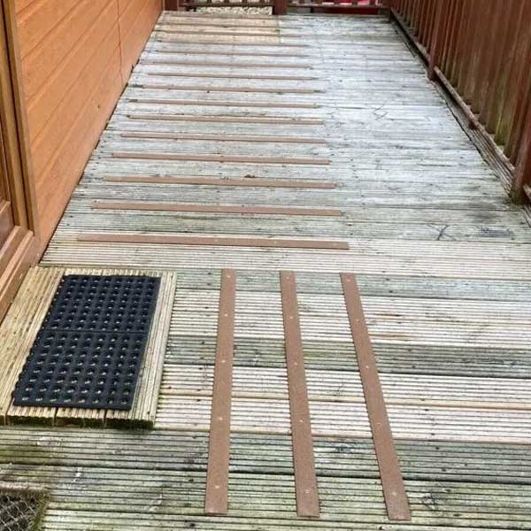 1000mm GRP Anti Slip Decking Strips Free Drilling and Screws 50 Pieces