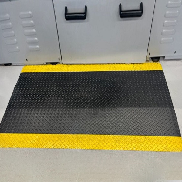 Durable Vinyl Surface Anti-Slip Comfortable Mat For Dry Heavy Duty Use