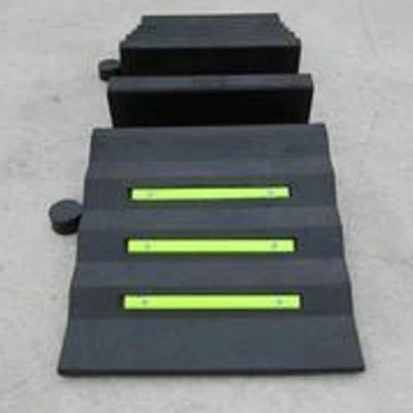 Heavy Duty Flexible HR3 Fire Hose and Cable Protection Ramps