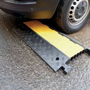 Heavy Duty Outdoor 5 Channel Cable Protector Rubber Ramp 6 Tonne Capacity