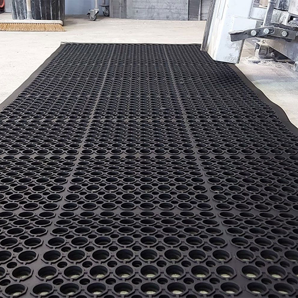 Honeycomb Open Top Design 75% Nitrile Rubber Floor Mat